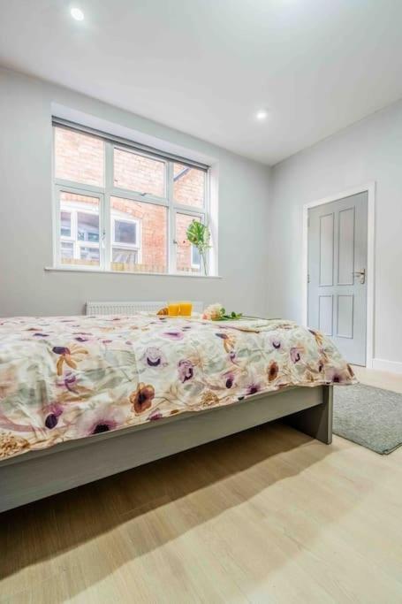 Апартаменти Beautiful Flat With Free Parking Бірмінгем Екстер'єр фото